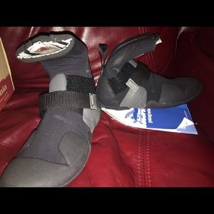 R5 Wool-Lined Round Toe Booties